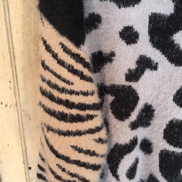 Elan eyelash sweater. - Picture 2 of 6